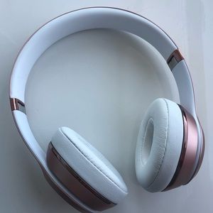 Beats Solo Wireless Rose Gold